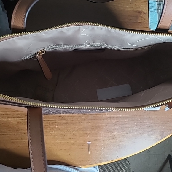 NEW Michael Kors Maddie 38H3GN2T2B MD EW Top Zip Tote BROWN/LUGGAGE $298 - Picture 10 of 15